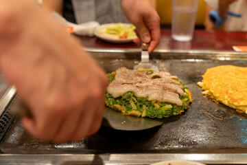 美味しそうな大阪名物ねぎ焼きとお好み焼き
