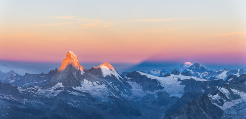 Matterhorn und Mont Blanc Sonnenaufgang