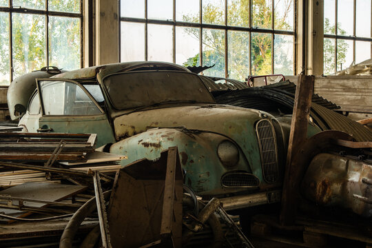 BMW  501/502 "Barockengel" mint green standing as a wreck in an abandoned building