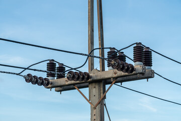 Electricity pole with transfer