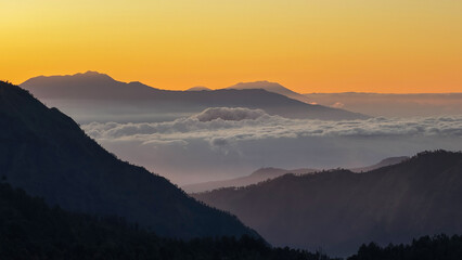 Fototapeta premium sunrise over mountains landscape view