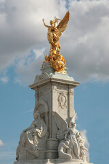  Памятник Виктории