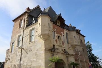 Batiment typique, vue de l'extérieur, ville de Honfleur, département du Calvados, France