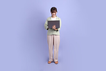 20s Asian Businesswoman