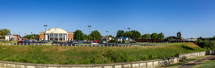 Fototapeta premium Panorama of the lawn in front of Christian county courthouse in Hopkinsville, Kentucky