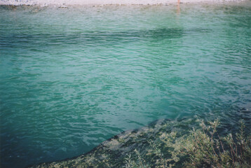 Obraz premium Detail of Beautiful Turquoise Water of Soča River during a Sunny SummerDay. Tolmin Province, Slovenia. Film Photography