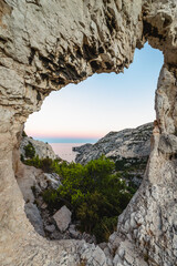 roche percée calanques de marseille