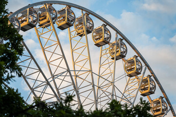 Riesenrad im Abendlicht