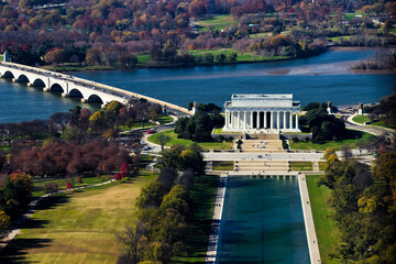Naklejka premium Aerial autumn view of the Abraham Lincoln Memorial including the Reflecting Pool, Arlington Memorial Bridge & Potomac River, District of Columbia