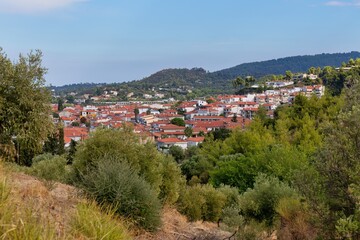 Obraz premium view of the city form hill in pefkochori, greece