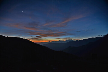 Fototapeta premium sunset over the mountains