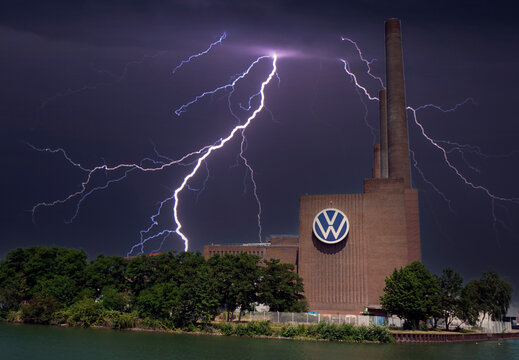 VW im Gewitter