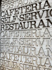 Concrete wall indicating cafeteria, self-service, restaurant, Mur béton indiquant caféteria, self-service, restaurant