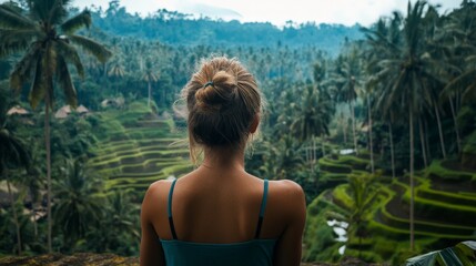 Obraz premium Woman admiring the rice paddies in Bali.