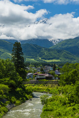 日本　長野県北安曇郡白馬村の大出公園展望台から見える大出の吊橋と姫川と白馬三山