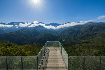 日本　長野県北安曇郡白馬村の白馬岩岳山頂にあるハクバマウンテンハーバーから見える白馬三山