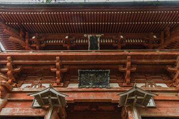 日本　長野県松本市にある牛伏寺の仁王門