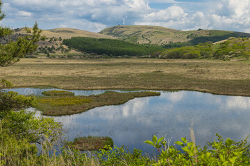 日本　長野県諏訪郡の八ヶ岳中信高原国定公園中部の霧ヶ峰にある八島ヶ原湿原と八島ヶ池
