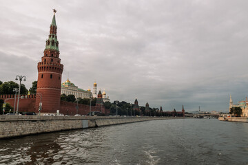 Obraz premium Vodovzvodnaya Bashnya and Moscow river at the Kremlin in Moscow, Russia. 