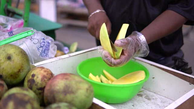 pelado de mango en la calle 