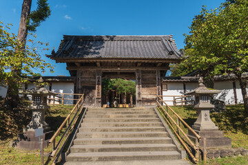 世界遺産・中尊寺／本堂への入り口の本坊表門【国指定史跡】日本岩手県平泉町・10月