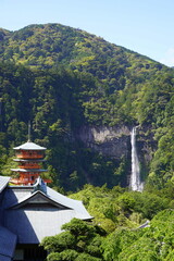 和歌山　青岸渡寺三重塔と那智大瀧