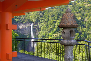 和歌山　青岸渡寺三重塔と那智大瀧