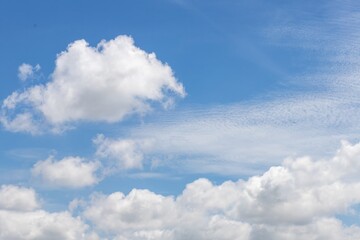 Obraz premium White Fluffy Clouds in Clear Blue Sky