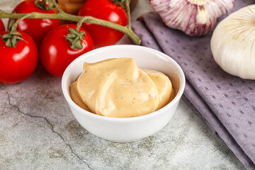 Yellow cream grill sauce for burger