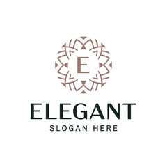 Obraz premium Luxury Insignia Design Template for Upscale Business Identity