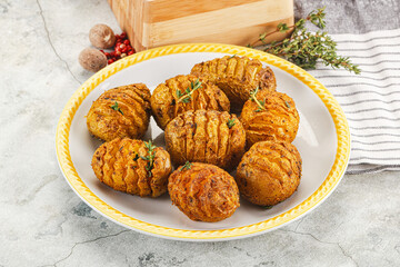 Baked baby potato with thyme