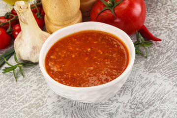 Hot tomato soup with diced chicken