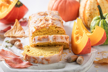 Fresh pumpkin pound cake as the perfect dessert for autumn.