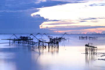 Obraz premium Landscape of sea view with giant fishing nets of local fishermen, taken image at Thale Noi, phatthalung in Southern of Thailand. Processing photo by white balance adjustment.