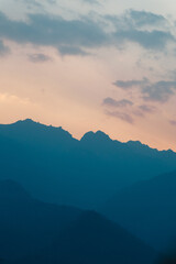 Fototapeta premium A breathtaking and majestic mountain silhouette stands proudly against the beautiful dusk sky