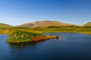 Fototapeta premium Snowdon or Yr Wyddfa mountain summit, Snowdonia or Eryri National Park lake and island in foreground.