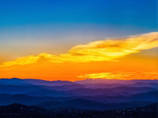Obraz premium Tranquil Sunset Over a Beautiful Cloudscape
