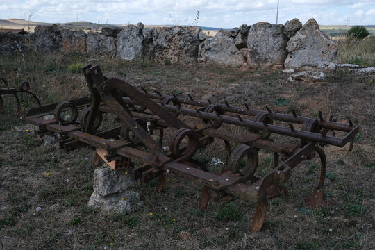 Arado antiguo de hierro