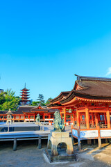Naklejka premium 夏の嚴島神社 干潮時 広島県廿日市市 Itsukushima Shrine in summer. At low tide. Hiroshima Pref, Hatsukaichi City.