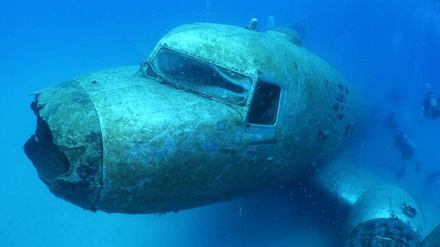 c47 dakota air plane wreck underwater  fish around ocean scenery of airplane and metal on ocean floor  scenery scuba divers to explore
