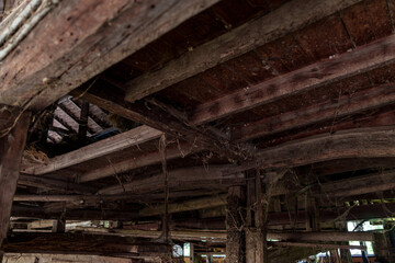 怖い雰囲気の建物
