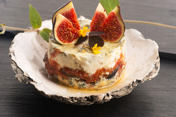 Appetizer - gorgonzola with mascarpone, figs, honey and herbs