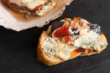 Appetizer - gorgonzola with mascarpone, figs, honey and herbs