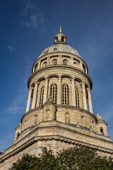 Obraz premium Cathedral Basilica of Our Lady of the Immaculate Conception or Basilica of Notre-Dame de Boulogne (1875) with a dome 101 meters high. Sunset. Boulogne-sur-Mer, Department of Pas-de-Calais, France.