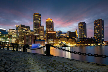Obraz premium Boston Harbor Skyline and Financial District at sunset time Boston USA