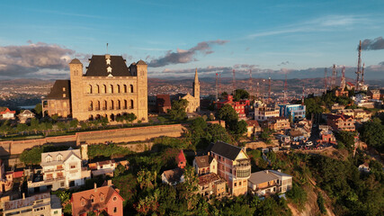 Obraz premium Aerial view of Antananarivo at sunset showcasing vibrant buildings and historical architecture in Madagascar