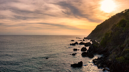 Obraz premium Panoramic view of beautiful and colorful sunrise at the Caribbean beach