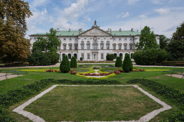 The Palace of the Commonwealth (Krasinski Palace) and the adjacent Krasinski Garden form a typical Baroque palace and garden ensemble (fr. entre cour et jardin)