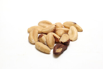白背景のブラジリアンナッツ