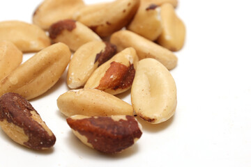 白背景のブラジリアンナッツ